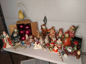 lot 123 image: Vintage Santa and Snowman Collection