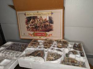 lot 127 image: NEW 2002 Collectors Edition Grandeur Noel Bethlehem Set in Original Box