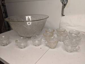 lot 130 image: Crystal Punch Bowl with Glasses