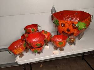 lot 135 image: Metal Pumpkin with Trailing Pumpkins