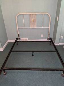 lot 59 image: Full Size Metal Bed Frame with Headboard