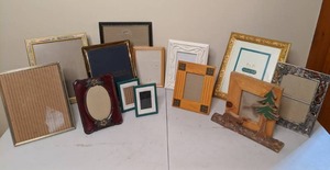 lot 39 image: (13) Tabletop Picture Frames