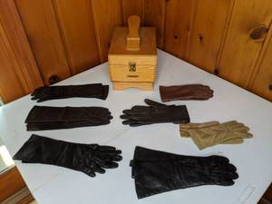 lot 50 image: Shoe Shine Valet Kit and (7) Pairs of Driving Gloves