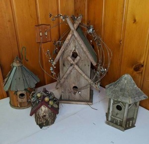 lot 53 image: (4) Country Chic Birdhouses