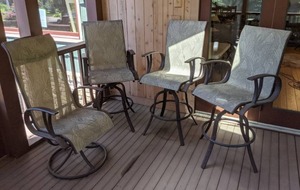 lot 55 image: (4) Swivel Patio Chairs