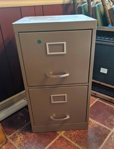 lot 69 image: Metal 2-Drawer Filing Cabinet