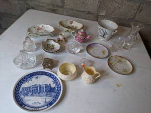 lot 160 image: Vintage Assortment of Glass  Ceramic Dishware