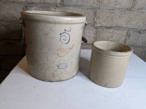 lot 142 image: Antique 5 Gallon Red Wing Crock