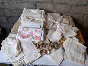 lot 151 image: LOTS of Vintage Linens (and Napkin Rings, Too)