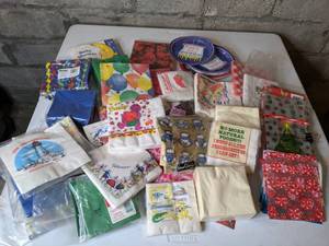 lot 152 image: Lot of Colorful Paper Party Napkins