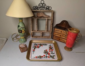 lot 26 image: Lot of Rustic Home Decor (Some Vintage)