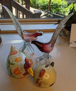 lot 33 image: Decorative Hen and Rooster Figurines