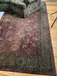 lot 61 image: 10 x 12 Traditional Area Rug