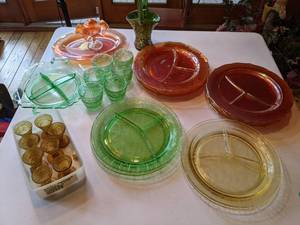 lot 16 image: Vintage Carnival and Colored Glass Dishes