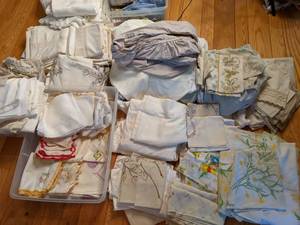 lot 21 image: Lot of Vintage Linens Sheets, Doilies, Tablecloths, etc.