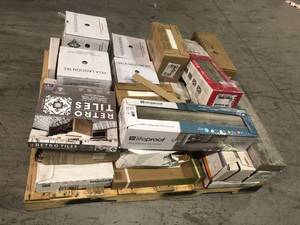 Mixed pallet of flooring tiles (all different models & colors) (see all pictures)