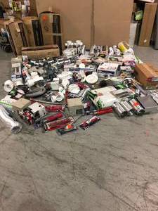 Assorted pallet of houseware items (see all pictures)