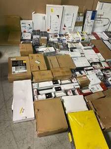 Pallet of assorted faucets and other bathroom utilities (brands include Delta, Glacier Bay, Andy and etc.) (see all pictures)