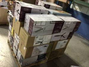 Assorted pallet of ceiling fans (all different sizes and models) (25 boxes & customer returns) (SEE all pictures)