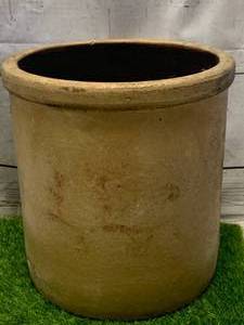 lot 4 image: Vintage One Gallon Stoneware Crock