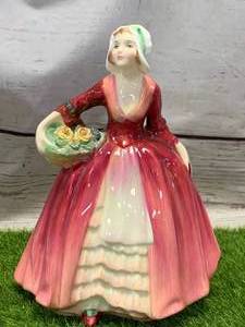 lot 10 image: Vintage Ceramic Antique Pieces