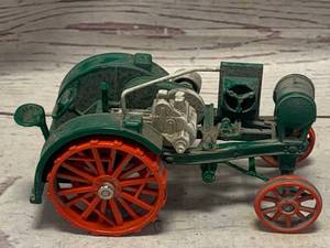 lot 11 image: Vintage Ertl John Deere Special Edition Tractor