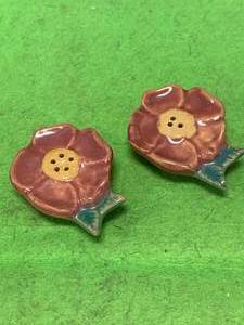 lot 14 image: Rosemeade Pottery Wild Rose Salt & Pepper Shakers