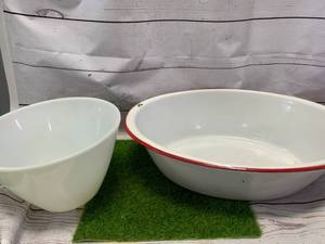 lot 36 image: Fire King Bowl & Vintage Basin