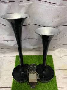 lot 39 image: Vintage 12 Volt Horn