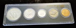 1964 US MINT SET 90% SILVER HALF QUARTER DIME IN PLASTIC
