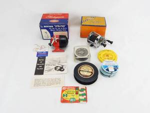 lot 22 image: Lot of Vintage Shakespeare Fishing Reels and Fishing Line