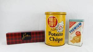 lot 51 image: Lot of Vintage Tins