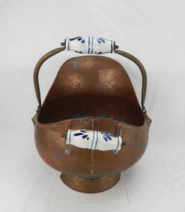 lot 52 image: Large Vintage Copper Coal Scuttle With Porcelain Handles