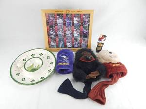 lot 64 image: Lot of Golf Related Items