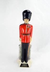 lot 95 image: Vintage Windsor Canadian Supreme Canadian Whisky Grenadier Guard Decanter - Empty