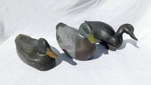 lot 102 image: Set of 3 Vintage Duck Decoys