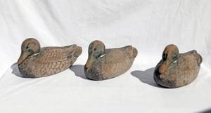 lot 103 image: Set of 3 Vintage Carry Lite Duck Decoys
