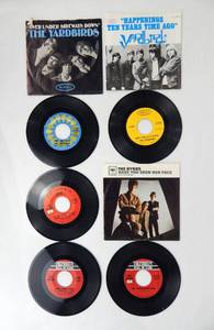 lot 168 image: Set of 8 Vintage The Yardbirds and The Byrds 45 Records