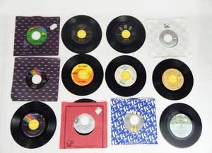 lot 177 image: Set of 12 Vintage Rock, Country and Pop 45 Records