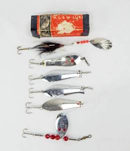 lot 121 image: Lot of 6 Vintage Fishing Lures