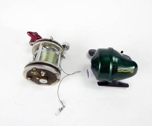 lot 136 image: Vintage Holiday 1182 and Johnson Tanglefree TF10 Fishing Reels