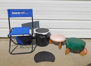 lot 147 image: Lot of Ice Fishing Chairs