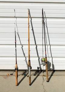 lot 115 image: Lot of 3 Fishing Pole Rod and Reels