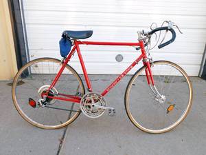 lot 197 image: Vintage Schwinn Le Tour 10 Speed Bicycle - Made in Japan