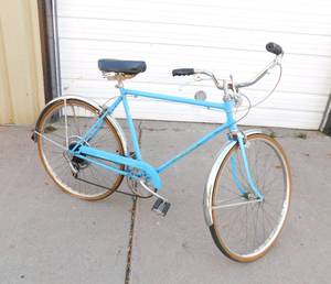 lot 12 image: Vintage 1974 Schwinn Mens Collegiate 5 Speed Bicycle - Original Chicago Manufactured
