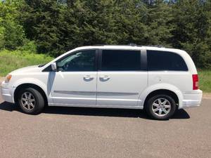 2009 Chrysler Town and Country Touring ED - 2 OWNER