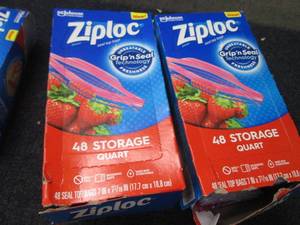 4 Boxes of 48 Ziploc Quart Size Ba...