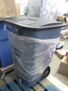 Large Rubbermaid Trash Bin- only on...