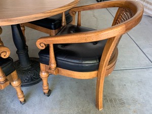 Round Pedestal Table and Chairs