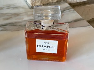 Perfumes Chanel 5, Oscar de LaRenta and White Shoulders